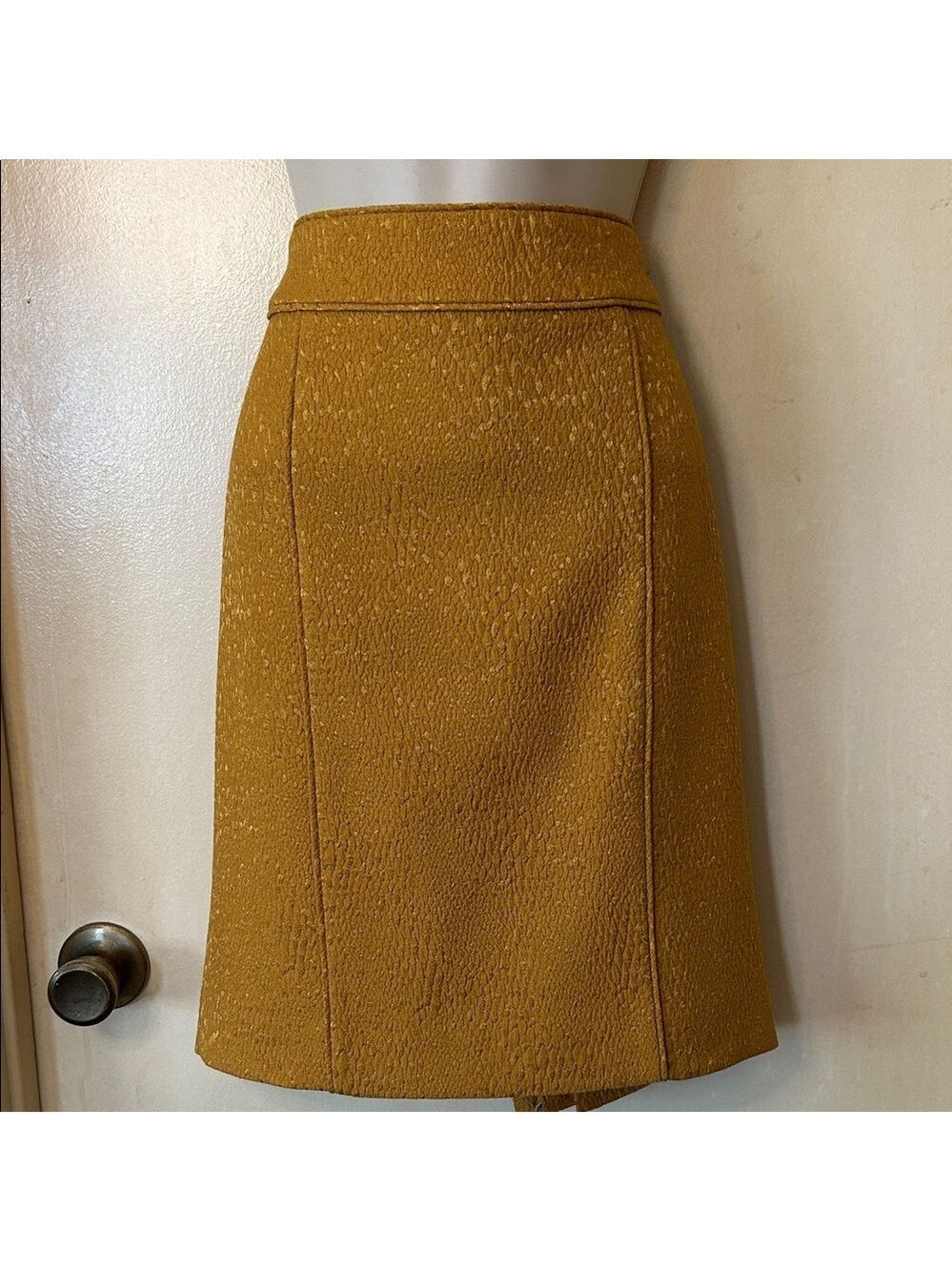 Banana Republic Mustard Textured A-Line Skirt size 4